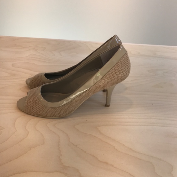 Beige peep toe heels - Picture 2 of 3